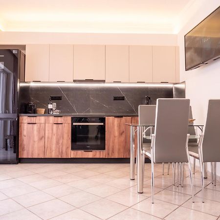Athina'S Home Piraeus Bagian luar foto